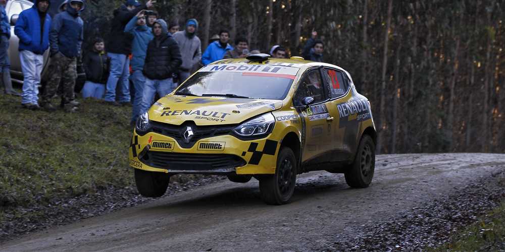 Mimet Felicita a Team Renault Rally Mobil.